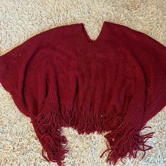 Beautiful cape/poncho. Has some sparkle. Perfect condition!! - Picture 1 of 6